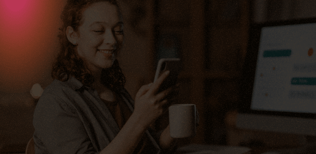 marketing conversacional: mulher no WhatsApp conversando com agentes de IA